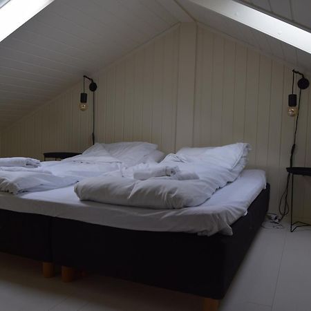 Laupstad Nydelig Hytte Med Fantastisk Beliggenhet Ved Sjoen 빌라 외부 사진